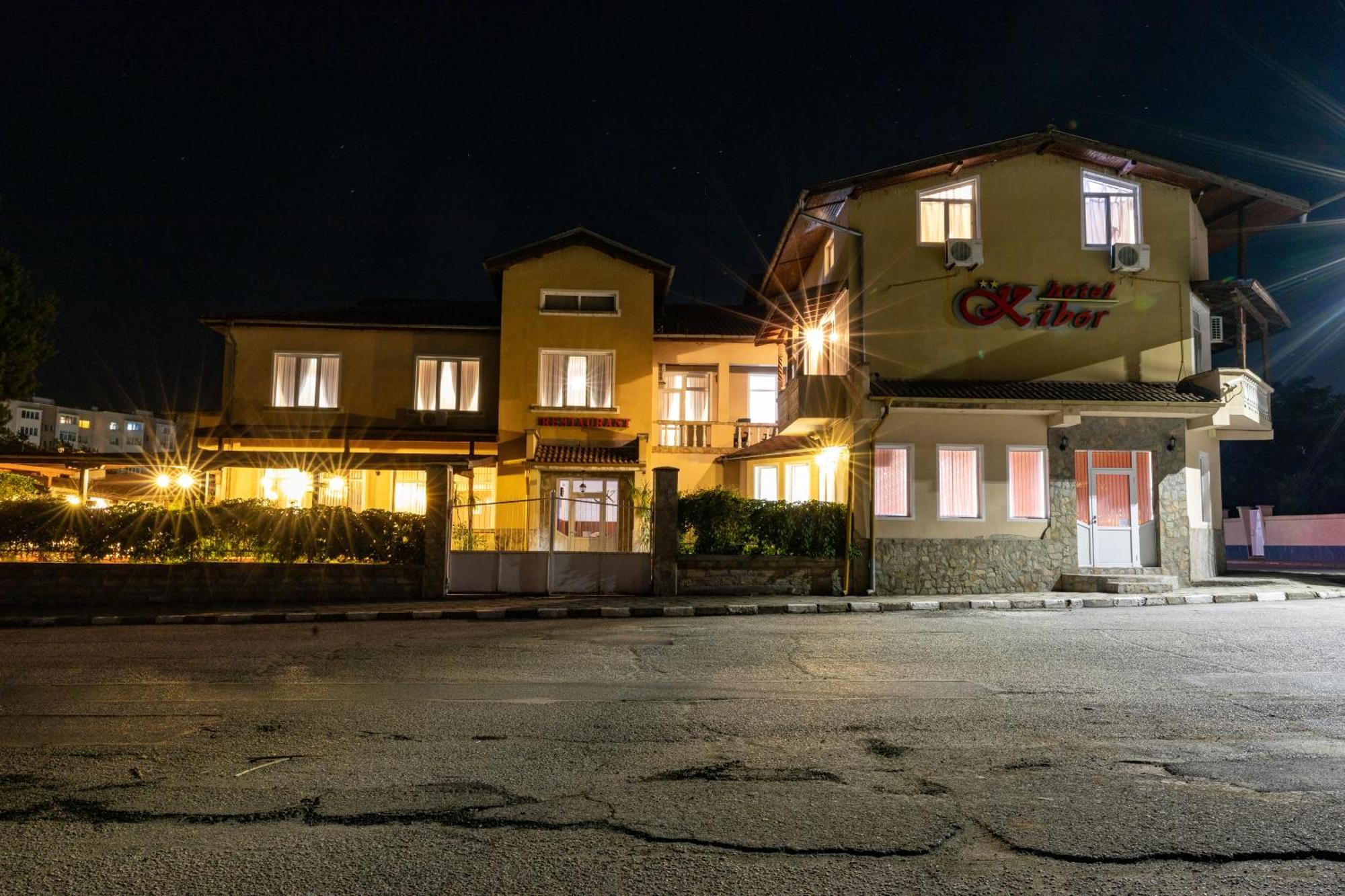 Hotel Kibor Gulubovo  Extérieur photo