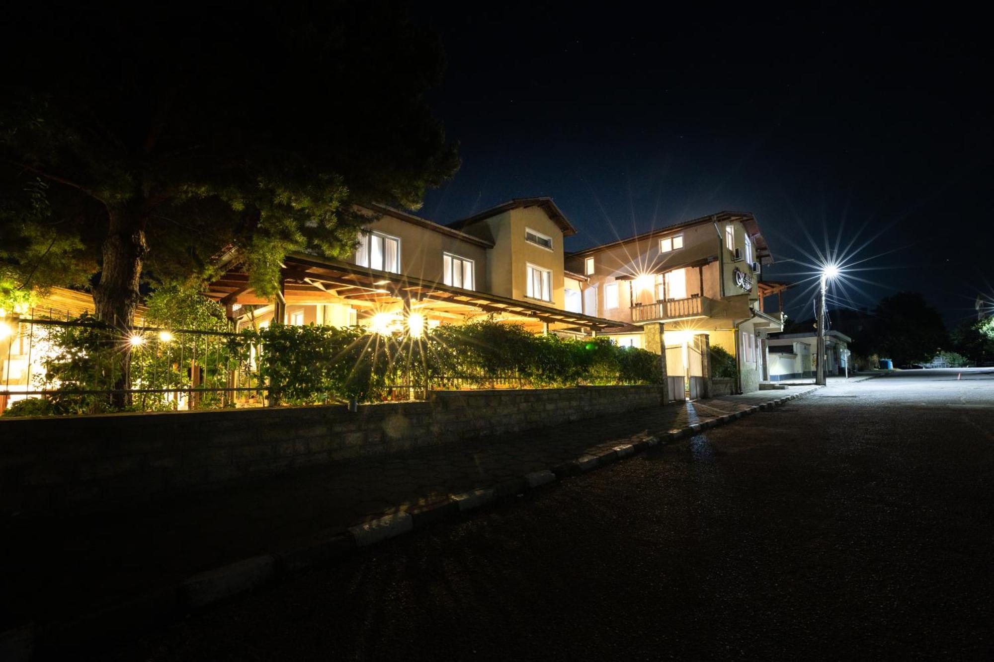 Hotel Kibor Gulubovo  Extérieur photo