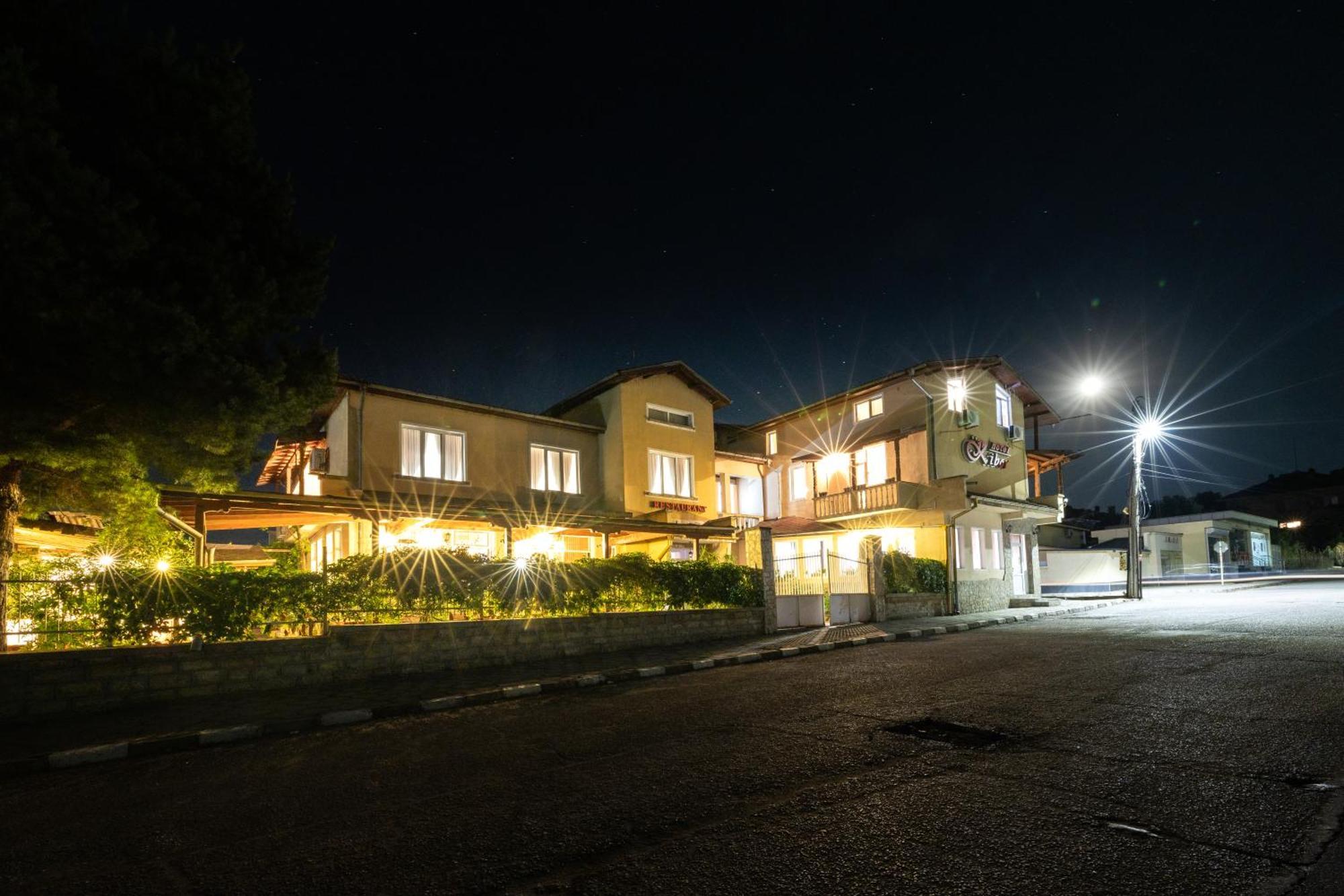 Hotel Kibor Gulubovo  Extérieur photo