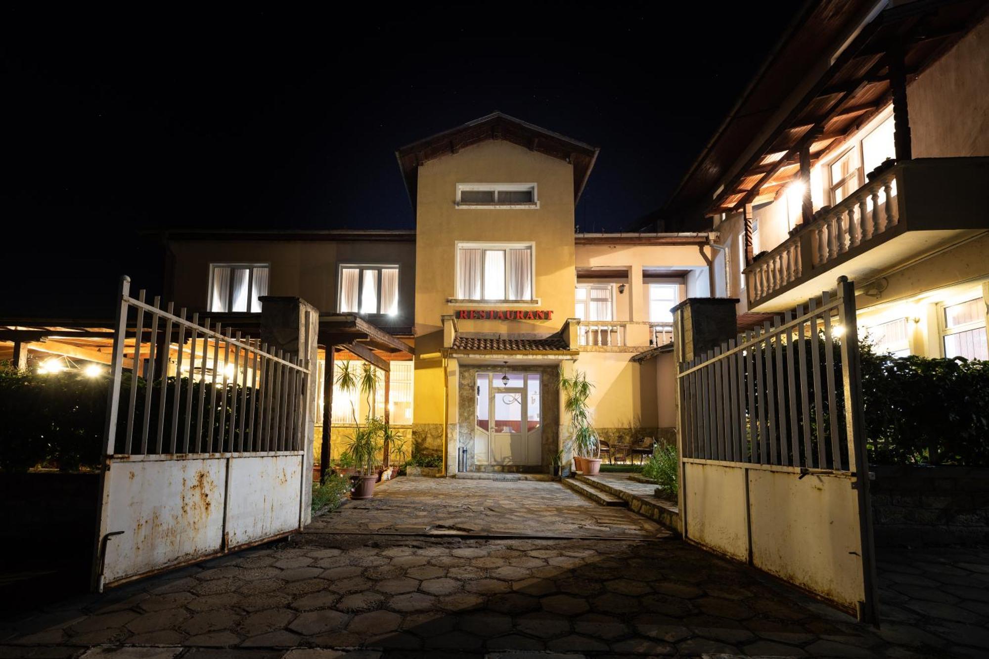 Hotel Kibor Gulubovo  Extérieur photo
