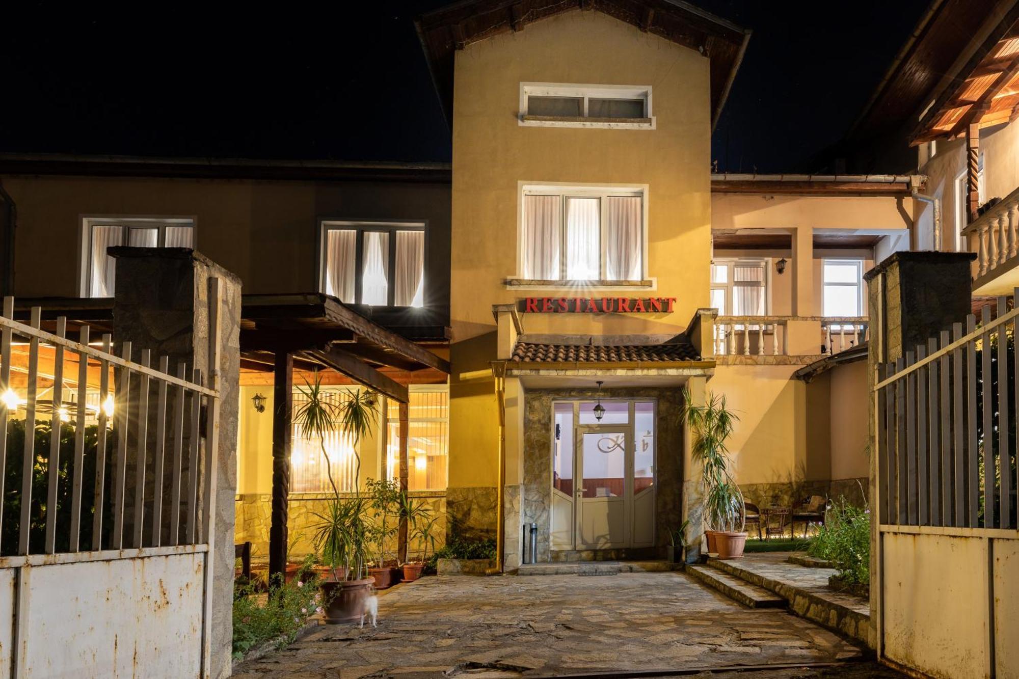 Hotel Kibor Gulubovo  Extérieur photo